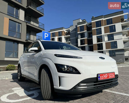 Белый Хендай Kona Electric, объемом двигателя 0 л и пробегом 51 тыс. км за 16999 $, фото 32 на Automoto.ua