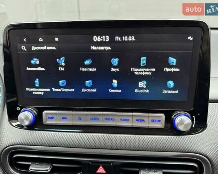 Белый Хендай Kona Electric, объемом двигателя 0 л и пробегом 64 тыс. км за 21499 $, фото 97 на Automoto.ua