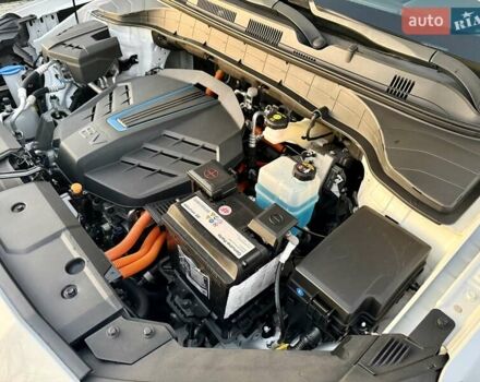 Белый Хендай Kona Electric, объемом двигателя 0 л и пробегом 78 тыс. км за 17250 $, фото 104 на Automoto.ua