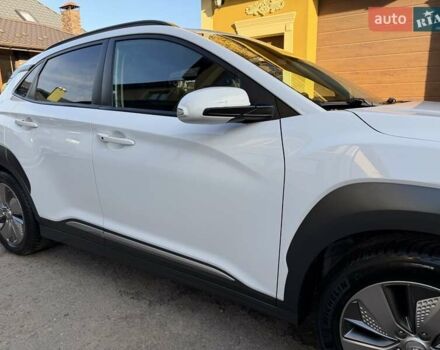 Білий Хендай Kona Electric, об'ємом двигуна 0 л та пробігом 64 тис. км за 16950 $, фото 12 на Automoto.ua