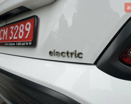 Белый Хендай Kona Electric, объемом двигателя 0 л и пробегом 124 тыс. км за 17494 $, фото 60 на Automoto.ua