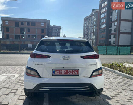 Белый Хендай Kona Electric, объемом двигателя 0 л и пробегом 51 тыс. км за 16999 $, фото 4 на Automoto.ua