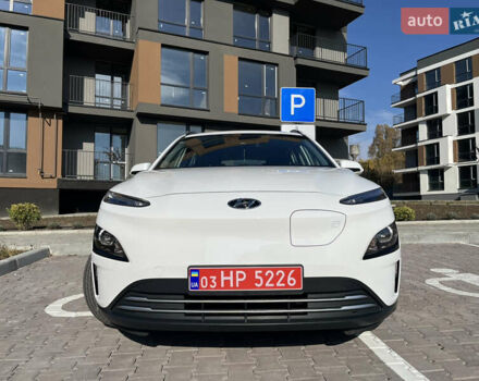 Белый Хендай Kona Electric, объемом двигателя 0 л и пробегом 51 тыс. км за 16999 $, фото 1 на Automoto.ua