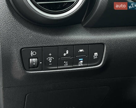 Белый Хендай Kona Electric, объемом двигателя 0 л и пробегом 111 тыс. км за 18570 $, фото 67 на Automoto.ua