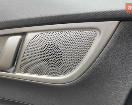 Белый Хендай Kona Electric, объемом двигателя 0 л и пробегом 124 тыс. км за 17494 $, фото 66 на Automoto.ua