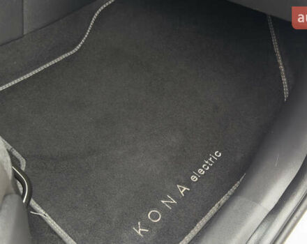 Белый Хендай Kona Electric, объемом двигателя 0 л и пробегом 124 тыс. км за 17494 $, фото 50 на Automoto.ua