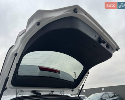 Белый Хендай Kona Electric, объемом двигателя 0 л и пробегом 111 тыс. км за 18570 $, фото 44 на Automoto.ua