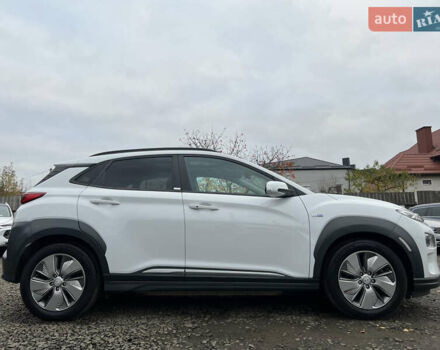 Білий Хендай Kona Electric, об'ємом двигуна 0 л та пробігом 70 тис. км за 19828 $, фото 8 на Automoto.ua