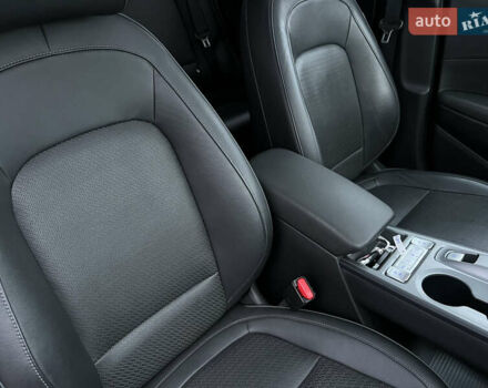 Білий Хендай Kona Electric, об'ємом двигуна 0 л та пробігом 70 тис. км за 19828 $, фото 49 на Automoto.ua