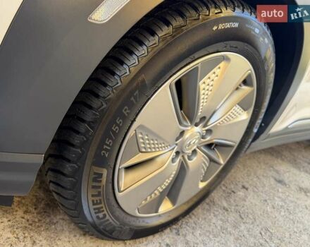 Білий Хендай Kona Electric, об'ємом двигуна 0 л та пробігом 64 тис. км за 16950 $, фото 17 на Automoto.ua