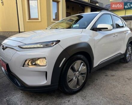 Білий Хендай Kona Electric, об'ємом двигуна 0 л та пробігом 64 тис. км за 16950 $, фото 1 на Automoto.ua