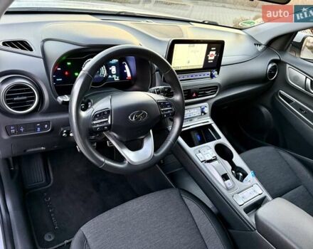 Белый Хендай Kona Electric, объемом двигателя 0 л и пробегом 78 тыс. км за 17250 $, фото 47 на Automoto.ua