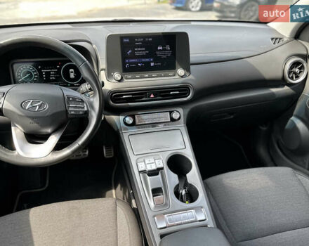 Білий Хендай Kona Electric, об'ємом двигуна 0 л та пробігом 93 тис. км за 18900 $, фото 44 на Automoto.ua
