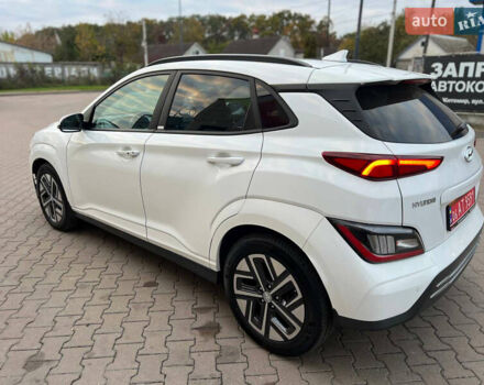 Белый Хендай Kona Electric, объемом двигателя 0 л и пробегом 120 тыс. км за 19850 $, фото 2 на Automoto.ua