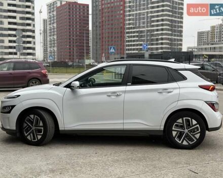 Белый Хендай Kona Electric, объемом двигателя 0 л и пробегом 64 тыс. км за 21499 $, фото 20 на Automoto.ua