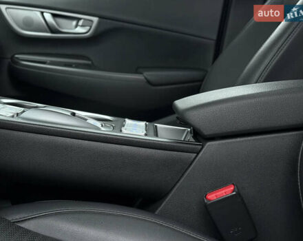 Белый Хендай Kona Electric, объемом двигателя 0 л и пробегом 98 тыс. км за 18999 $, фото 20 на Automoto.ua