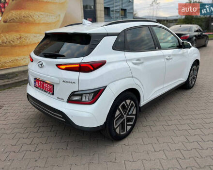 Белый Хендай Kona Electric, объемом двигателя 0 л и пробегом 120 тыс. км за 19550 $, фото 4 на Automoto.ua
