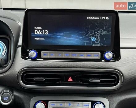 Белый Хендай Kona Electric, объемом двигателя 0 л и пробегом 64 тыс. км за 21499 $, фото 54 на Automoto.ua