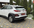 Белый Хендай Kona Electric, объемом двигателя 0 л и пробегом 124 тыс. км за 17494 $, фото 75 на Automoto.ua