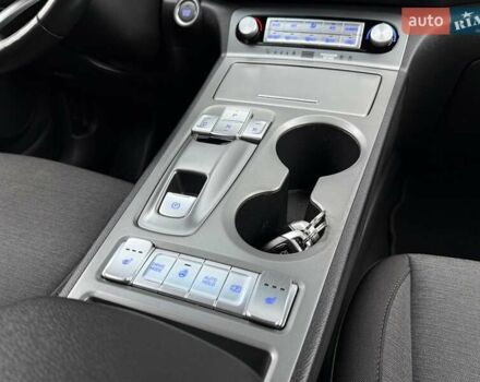 Белый Хендай Kona Electric, объемом двигателя 0 л и пробегом 64 тыс. км за 21499 $, фото 57 на Automoto.ua