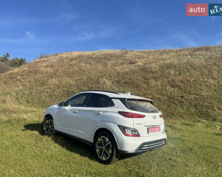 Белый Хендай Kona Electric, объемом двигателя 0 л и пробегом 101 тыс. км за 19800 $, фото 11 на Automoto.ua