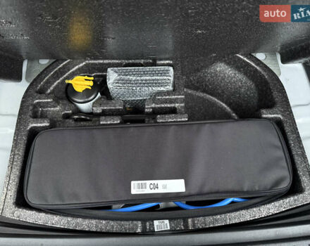 Белый Хендай Kona Electric, объемом двигателя 0 л и пробегом 98 тыс. км за 18999 $, фото 53 на Automoto.ua