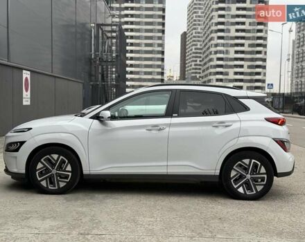 Белый Хендай Kona Electric, объемом двигателя 0 л и пробегом 64 тыс. км за 21499 $, фото 27 на Automoto.ua