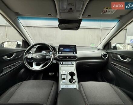 Белый Хендай Kona Electric, объемом двигателя 0 л и пробегом 64 тыс. км за 21499 $, фото 39 на Automoto.ua