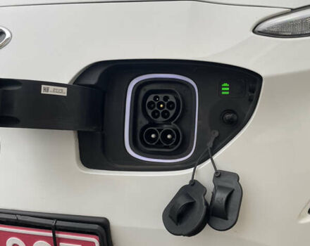 Белый Хендай Kona Electric, объемом двигателя 0 л и пробегом 57 тыс. км за 17600 $, фото 18 на Automoto.ua