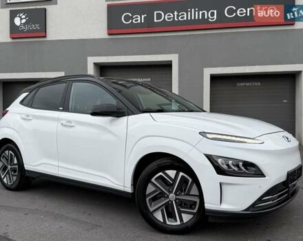 Белый Хендай Kona Electric, объемом двигателя 0 л и пробегом 52 тыс. км за 17599 $, фото 39 на Automoto.ua