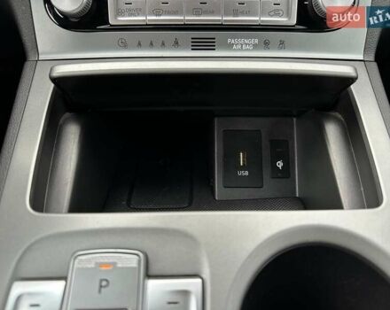 Белый Хендай Kona Electric, объемом двигателя 0 л и пробегом 108 тыс. км за 20900 $, фото 9 на Automoto.ua