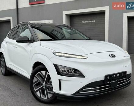 Белый Хендай Kona Electric, объемом двигателя 0 л и пробегом 52 тыс. км за 17599 $, фото 38 на Automoto.ua