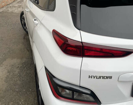 Белый Хендай Kona Electric, объемом двигателя 0 л и пробегом 57 тыс. км за 17600 $, фото 3 на Automoto.ua