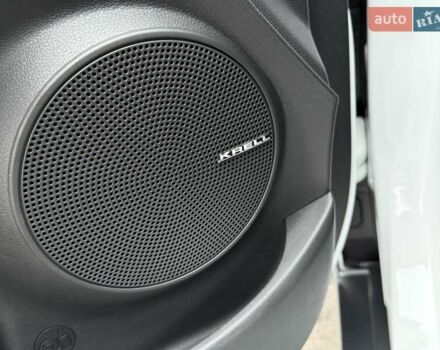 Белый Хендай Kona Electric, объемом двигателя 0 л и пробегом 52 тыс. км за 17599 $, фото 20 на Automoto.ua