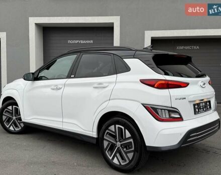 Белый Хендай Kona Electric, объемом двигателя 0 л и пробегом 52 тыс. км за 17599 $, фото 13 на Automoto.ua