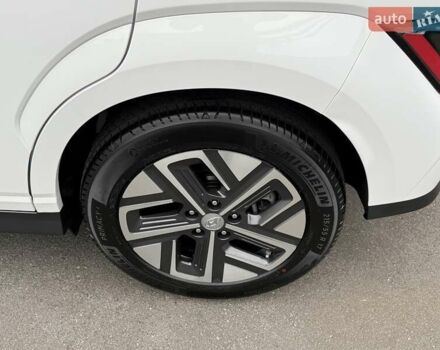 Белый Хендай Kona Electric, объемом двигателя 0 л и пробегом 52 тыс. км за 17599 $, фото 10 на Automoto.ua