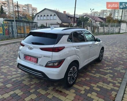 Белый Хендай Kona Electric, объемом двигателя 0 л и пробегом 60 тыс. км за 17700 $, фото 3 на Automoto.ua