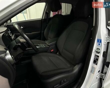 Белый Хендай Kona Electric, объемом двигателя 0 л и пробегом 108 тыс. км за 20900 $, фото 1 на Automoto.ua