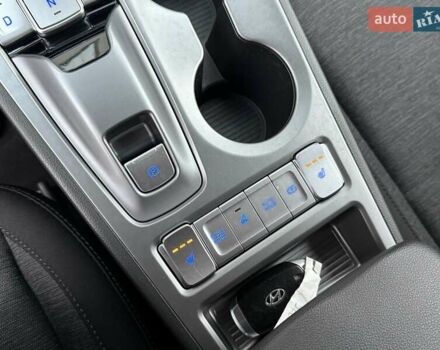 Белый Хендай Kona Electric, объемом двигателя 0 л и пробегом 52 тыс. км за 17599 $, фото 21 на Automoto.ua