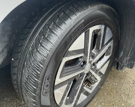 Белый Хендай Kona Electric, объемом двигателя 0 л и пробегом 57 тыс. км за 17600 $, фото 19 на Automoto.ua