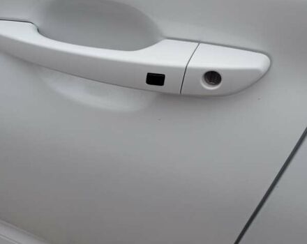 Белый Хендай Kona Electric, объемом двигателя 0 л и пробегом 42 тыс. км за 17500 $, фото 17 на Automoto.ua