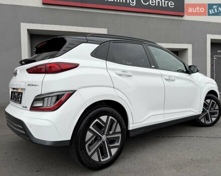 Белый Хендай Kona Electric, объемом двигателя 0 л и пробегом 52 тыс. км за 17599 $, фото 14 на Automoto.ua