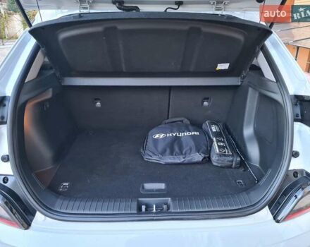 Белый Хендай Kona Electric, объемом двигателя 0 л и пробегом 60 тыс. км за 17700 $, фото 11 на Automoto.ua