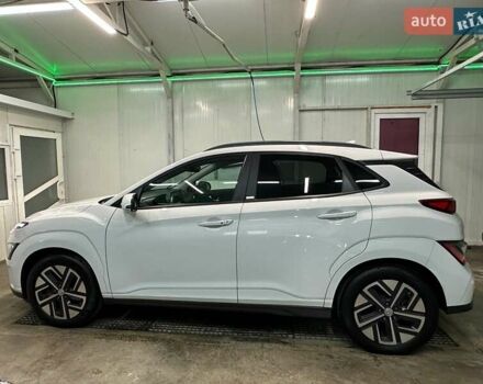 Белый Хендай Kona Electric, объемом двигателя 0 л и пробегом 108 тыс. км за 20900 $, фото 17 на Automoto.ua