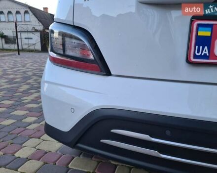 Белый Хендай Kona Electric, объемом двигателя 0 л и пробегом 60 тыс. км за 17700 $, фото 5 на Automoto.ua