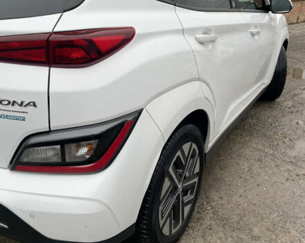 Белый Хендай Kona Electric, объемом двигателя 0 л и пробегом 57 тыс. км за 17600 $, фото 6 на Automoto.ua