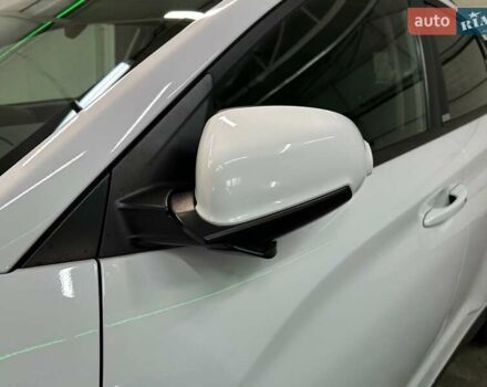 Белый Хендай Kona Electric, объемом двигателя 0 л и пробегом 108 тыс. км за 20900 $, фото 24 на Automoto.ua