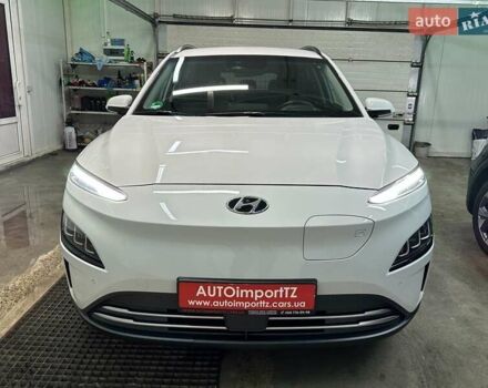 Белый Хендай Kona Electric, объемом двигателя 0 л и пробегом 108 тыс. км за 20900 $, фото 23 на Automoto.ua