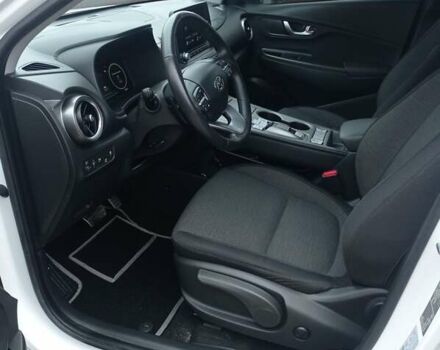 Белый Хендай Kona Electric, объемом двигателя 0 л и пробегом 42 тыс. км за 17500 $, фото 8 на Automoto.ua