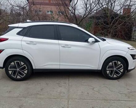 Белый Хендай Kona Electric, объемом двигателя 0 л и пробегом 42 тыс. км за 17500 $, фото 3 на Automoto.ua